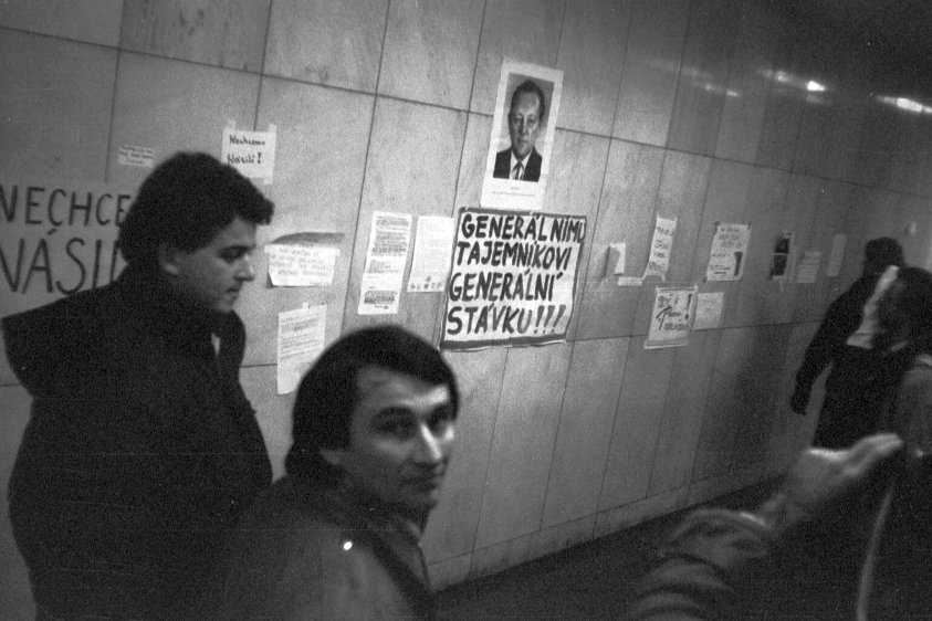 Martin Mocko - KSS v novembri 1989: stav v�skumu